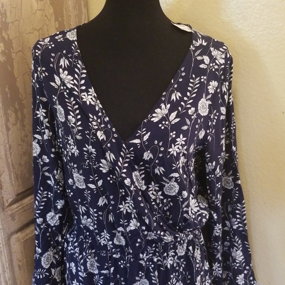 NEW Navy blue with white flowers romper